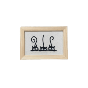 Broderie înrămată 10 x 15 Trei pisici negre
